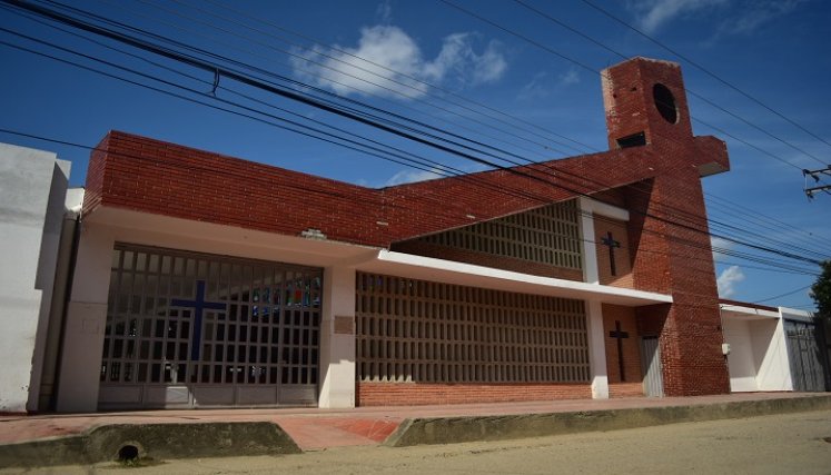 La Parroquia Señor de los Milagros brinda servicios religiosos a los feligreses católicos del barrio. / Pablo Castillo / La Opinión.
