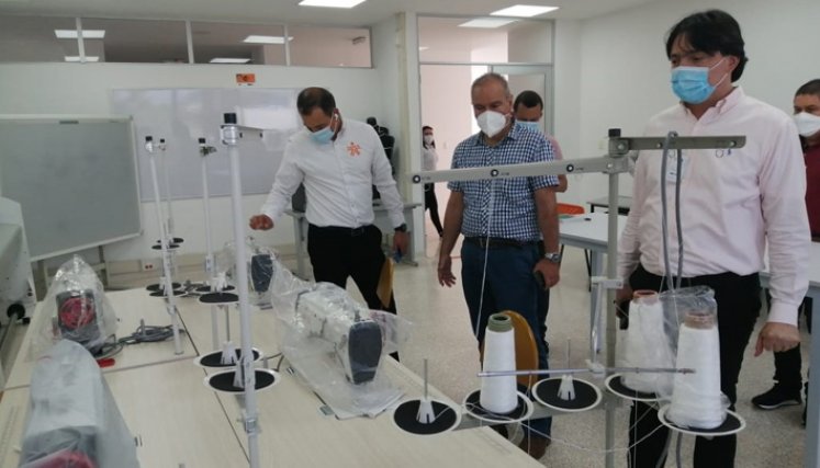 Las donadas son maquinarias de punta que permitirán optimizar los procesos de formación y de esta forma, facilitar la inserción laboral de los estudiantes y de los migrantes venezolanos, manifestó Carlos Mario Estrada Molina, director general del SENA. / Foto: Cortesía
