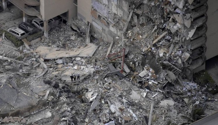 El colapso del edificio se registró en la mañana de este jueves./Foto: AFP