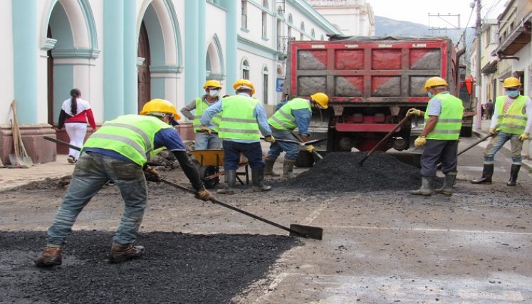 En la primera etapa se aplicarán 150 metros cúbicos de asfalto caliente. / La Opiniòn