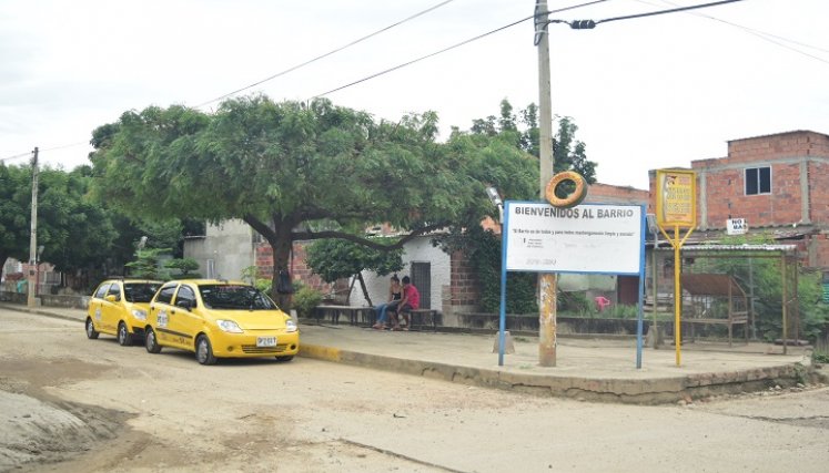 La plazoleta Jesús de Nazaret es el único sitio de esparcimiento del barrio, actualmente es un paradero de taxis. / Fotos Pablo Castillo / La Opinión.
