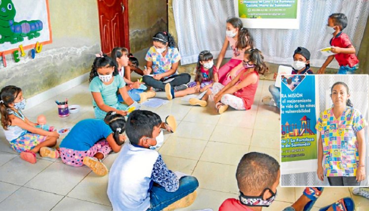 La profesional convirtió su casa en un salón de clases para los niños y niñas de su comunidad. Los vecinos valoran su esfuerzo y dedicación. / Foto: Marina Ramírez