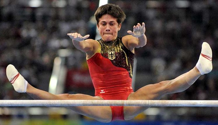  Oksana Chusovitina de Uzbekistán la gimnasta más longeva de los Olímpicos de Tokio.