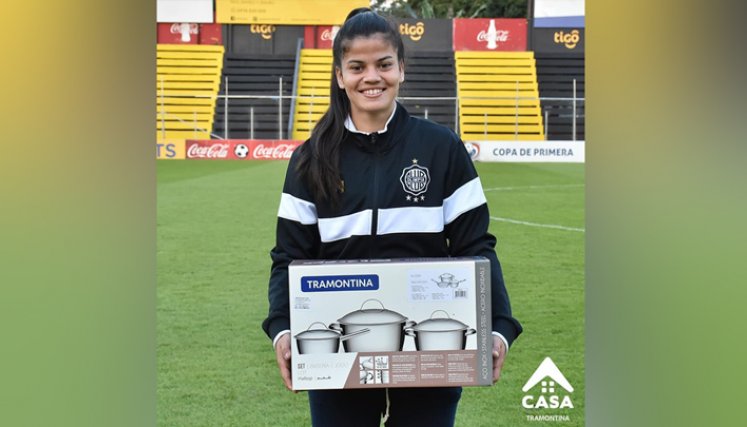 Ollas, el premio que recibió una futbolista, ¿Para destacar o indignarse?