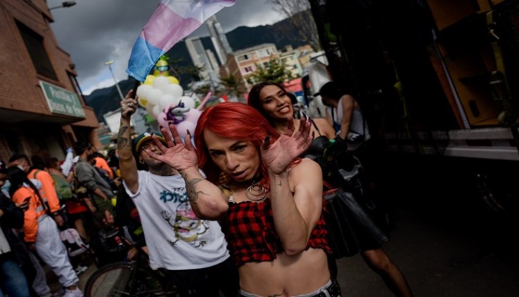Mujeres trans realizan una manifestación en contra del abuso policial.Foto: Colprensa