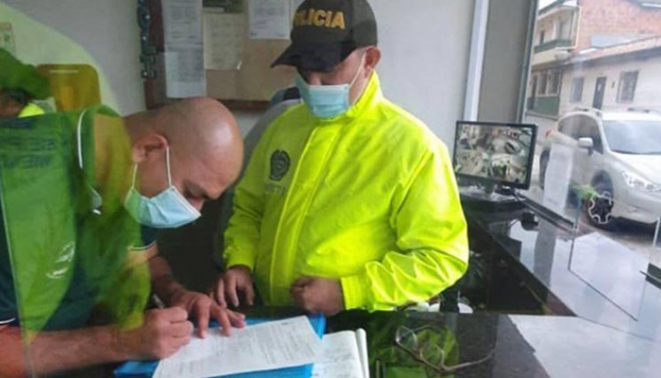 e esclarecerá quién presentó el hecho como una captura, aunque fue una entrega voluntaria.