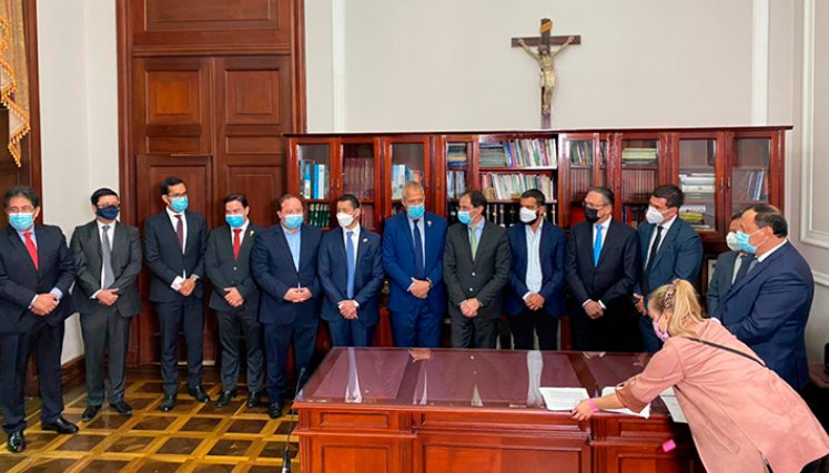 Ya fue radicada por el ministro de Hacienda, José Manuel Restrepo, la reforma tributaria o ley de inversión social