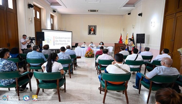 El encuentro permitió que tanto las entidades oficiales como la comunidad educativa (docentes, padres de familia, estudiantes y personal administrativo) expresaran sus opiniones libremente. / Foto: Cortesía/ La Opinión 