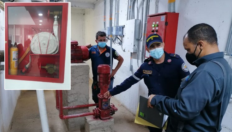 En promedio, Bomberos de Cúcuta realizan 4 mil inspecciones en el año a inmuebles, para verificar las medidas de prevención y seguridad. / Foto Cortesía