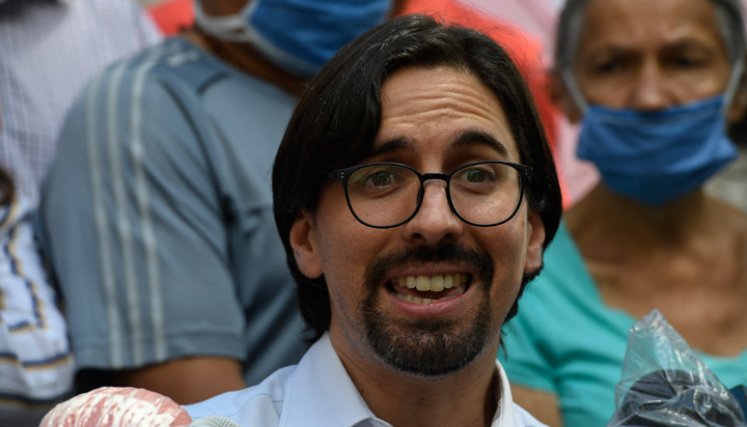 Freddy Guevara fue acusado en el pasado de incitar a la violencia en protestas antigubernamentales que dejaron unos 125 muertos en 2017. Tras la autorización para enjuiciarlo, se refugió en la embajada de Chile hasta que Maduro lo indultó en septiembre del año pasado.