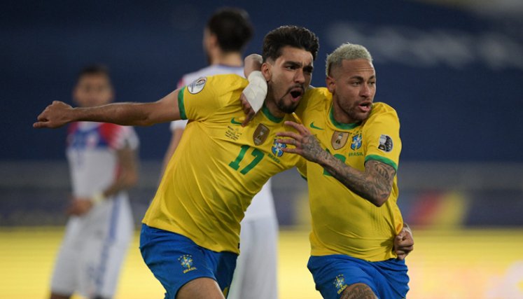  El mediocampista Lucas Paquetá le dio la victoria a la 'Seleçao' con un tanto, en el minuto 47 en el que se asoció con Neymar y fulminó al capitán chileno Claudio Bravo. / Foto: AFP