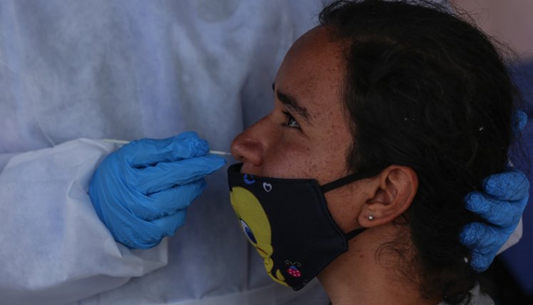 Para el reporte de este jueves se procesaron 123.272 muestras, de las cuales 60.798 fueron PCR y 62.474 de antígenos. / Foto: Colprensa