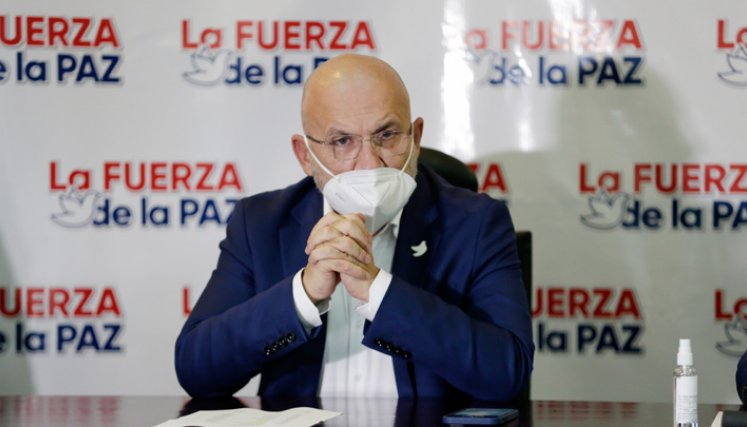 Roy Barreras inscribió ante la Registradora Nacional, su candidatura por firmas con su movimiento La Fuerza de la Paz.
