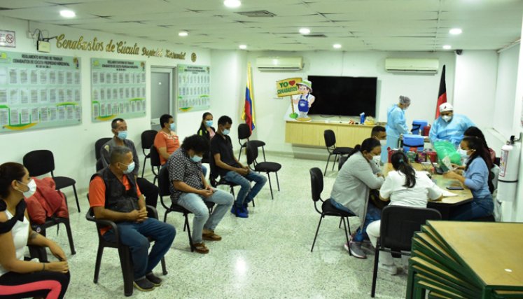 En las oficinas administrativas del segundo piso de Cenabastos se cumple la jornada. / Foto: Cortesía