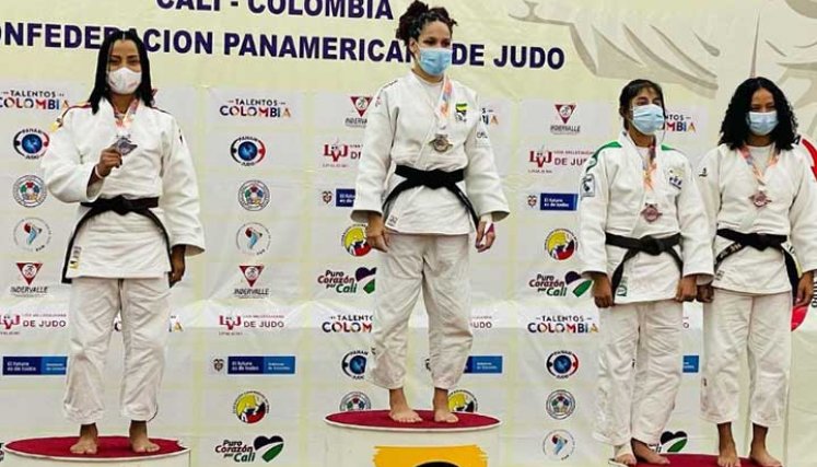 La yudoca Nayerly Pajoy (primera de derecha a izquierda) brilló en el Panamericano Junior de Cali