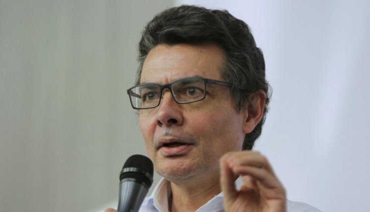 Alejandro Gaviria asegura que estará en una consulta interpardista en marzo 