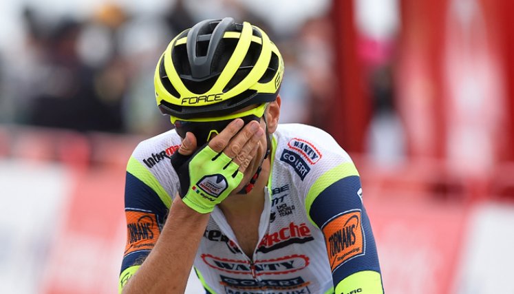 El ciclista estonio Rein Taaramae del Team Intermarche Wanty Gobert Mater reacciona tras cruzar la meta ganando la 3a etapa de la Vuelta Ciclista a España 2021. / Foto: AFP