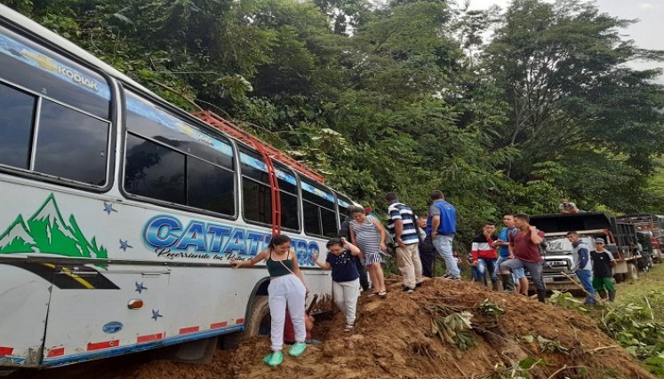 Una difícil situación atraviesan los campesinos de la zona del Catatumbo por el pésimo estado de las vías ante la cruda ola invernal.