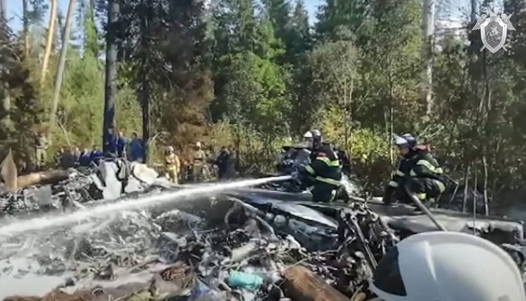 Un avión de transporte militar ligero ruso se estrelló durante un vuelo de prueba el 17 de agosto, matando a los tres miembros de la tripulación a bordo, dijeron los desarrolladores del avión. / Foto: AFP