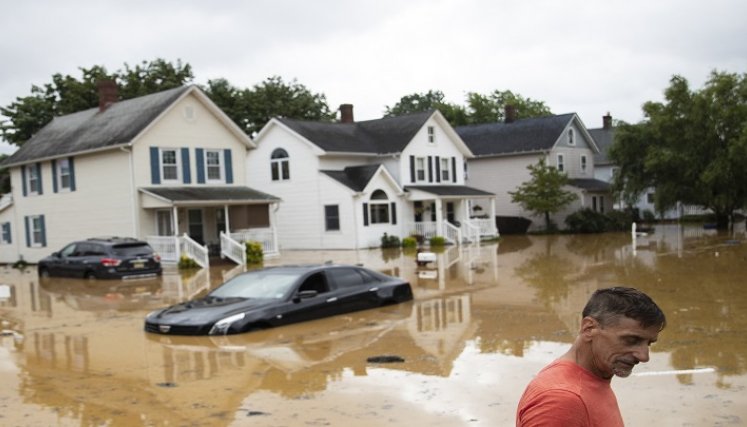 Una inundación repentina causó la tormenta tropical Henri al tocar tierra en Helmetta, Nueva Jersey./ AFP