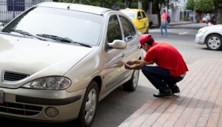 La principal modalidad de hurto es el halado, que es dejar descuidado el automotor en el espacio público en lugar de llevarlo a un parqueadero./La Opinión
