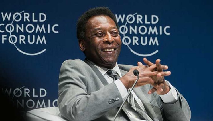 Edson Arantes do Nascimento, Pelé se recupera de una cirugía de colón