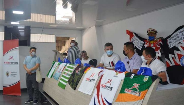 Con la entrega de los uniformes fue el preámbulo del inicio del departamental de fútbol. 