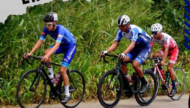 Sebastián Galvis encabeza el lote durante una de las etapas de la vuelta.