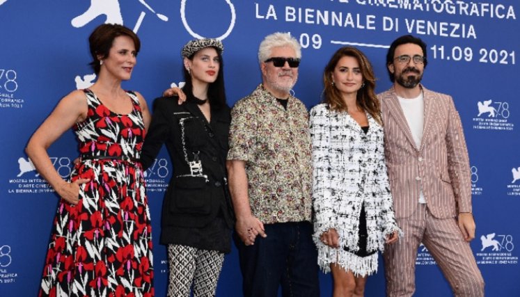 Almodóvar y Penélope Cruz, en la apertura de la Mostra de Venecia