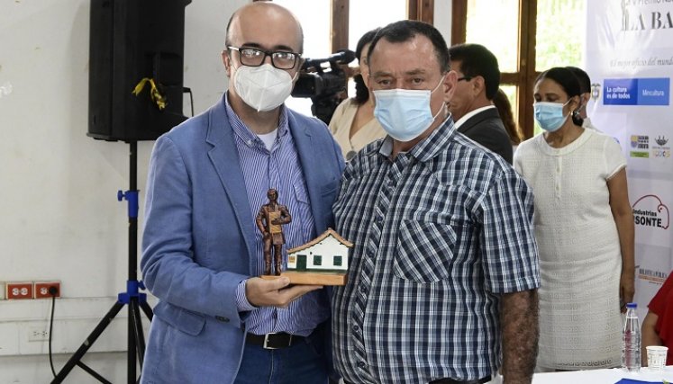 Premio a la categoría Cine Documental, recibió Diego José Suárez, periodista del Canal TRO.