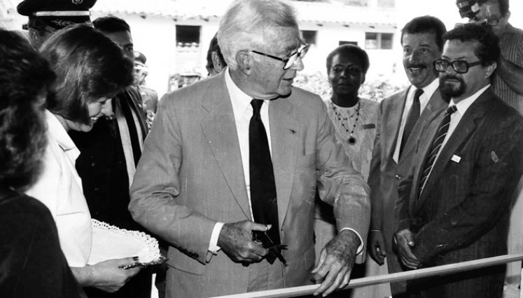 El presidente Barco entregó 350 viviendas de un plan total de 1.003 que se construyeron en la Urbanización San Martín II Etapa, en 1989.