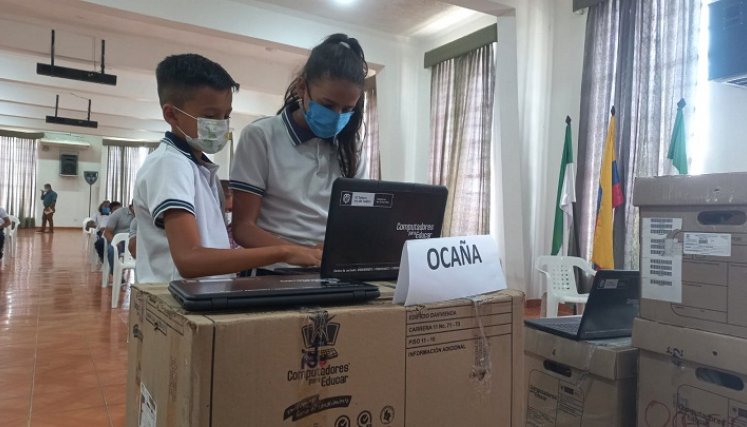 En aras de mejorar el proceso enseñanza aprendizaje se entregan computadores en la provincia de Ocaña. / Cortesía/ La Opinión 