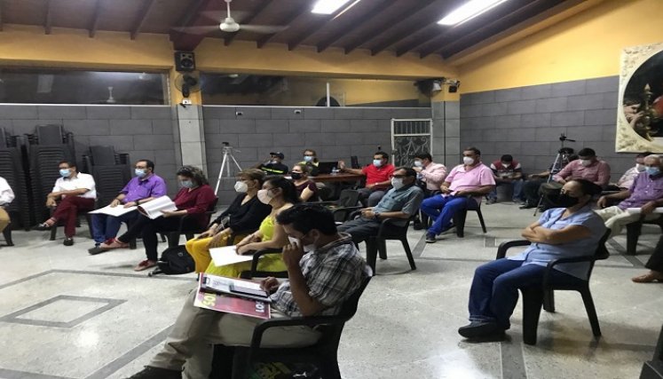 Los vecinos se reunieron el martes en la noche. / Cortesía/ La Opinión 