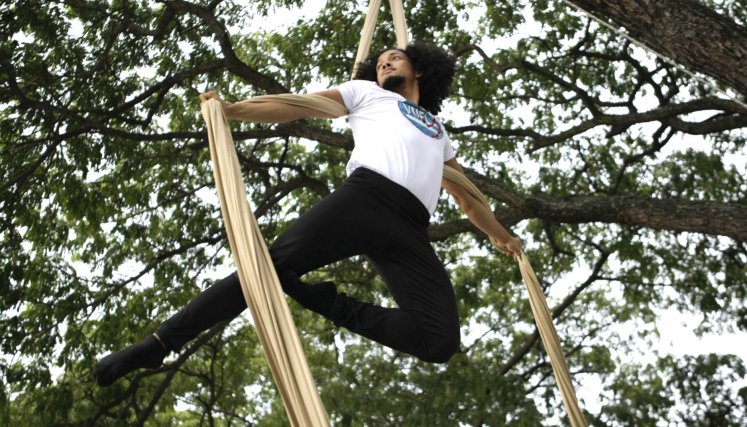 Diógenes Osorio, instructor de danza aérea. Foto: @juanpcohen