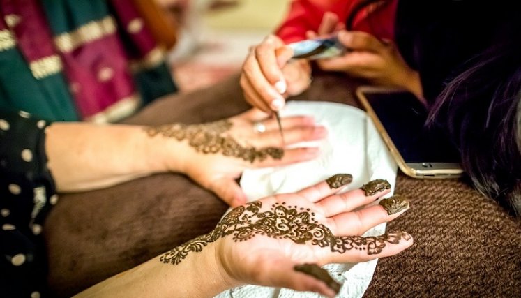 Los tatuajes de henna negra son los más peligrosos. / Cortesía/ La Opinión 