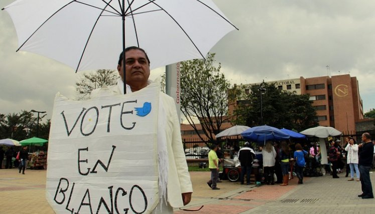 El voto en blanco y los que no tienen ningún favorito suman el 46%./Foto archivo Colprensa