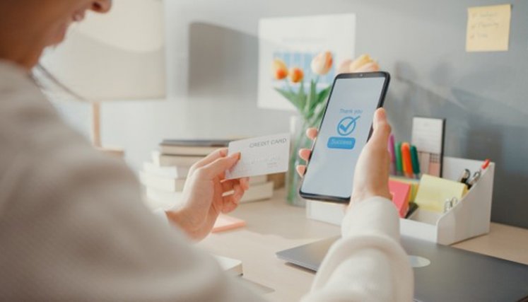 La encuesta de Infobip fue realizada a 1.125 personas de entre 25 y 54 años, con un nivel socioeconómico medio o alto y que tuvieran al menos cuatro productos (tarjeta de débito, tarjeta de crédito, cuenta bancaria, préstamo, etc.) . / Foto: Freepik