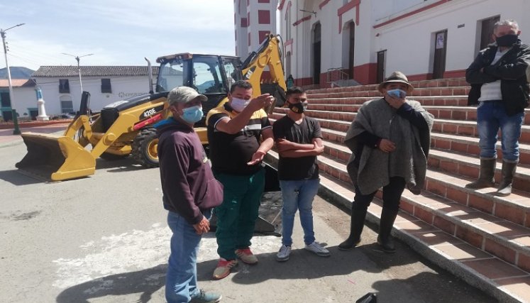 Chitagá estrenó banco de maquinaria./Foto: cortesía