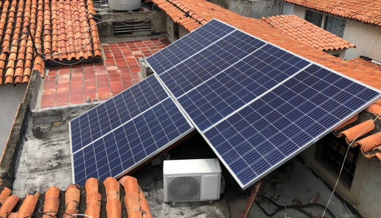 El ingeniero lleva varios años con paneles solares en la casa y según él, fue la mejor inversión/ Foto: Jorge Gutiérrez