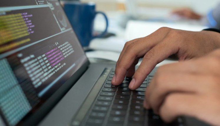 El 13 de septiembre es el Día del Programador, la labor que ejercen estos profesionales que le apuestan a la cuarta revolución industrial. / Foto: Freepik  