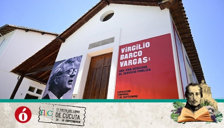 Los primeros años de vida y su formación académica tienen un espacio especial en la exposición.