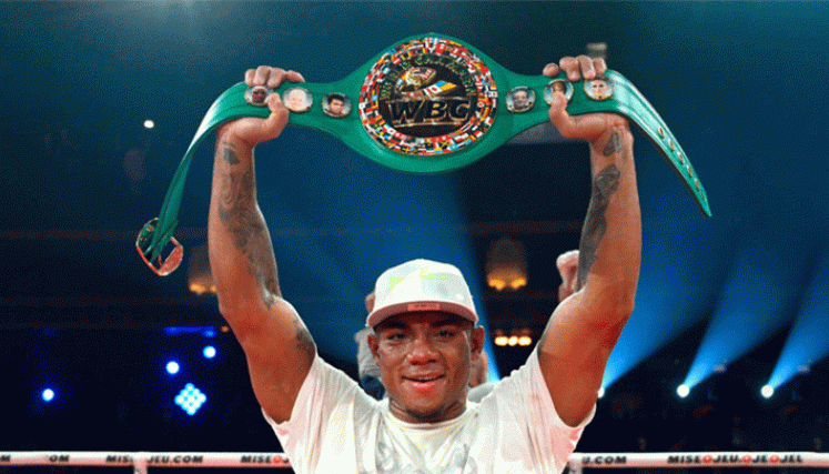 A Óscar Rivas por fin se le dio el sueño de ganar un título mundial de boxeo