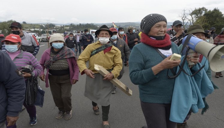 convocó junto a otros sectores como obreros y estudiantes a la protesta que incluyó una marcha en Quito el martes por la tarde. /AFP