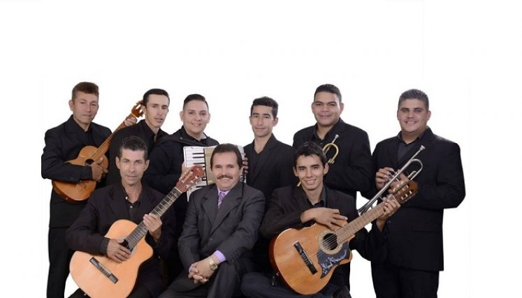 El artista, conocido por hacer dúo con Rómulo Caicedo, promociona un nuevo sencillo ‘Dejé a mi moza’.