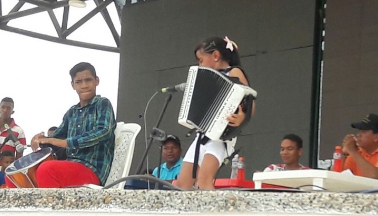 Muchos la han bautizado como la ‘Niña de los dedos de oro’ o la ‘Reina Isabel del acordeón’. /Foto: Cortesía/ La Opinión
