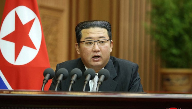 El líder norcoreano Kim Jong Un en el segundo día de la quinta sesión de la 14 Asamblea Popular Suprema de la Democracia Popular, la semana pasada. / Foto: AFP