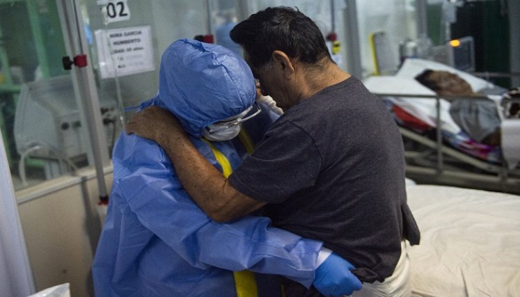 Desde que irrumpió la pandemia, en marzo de 2020, el país andino de 33 millones de habitantes acumula 2,2 millones de contagios./ AFP