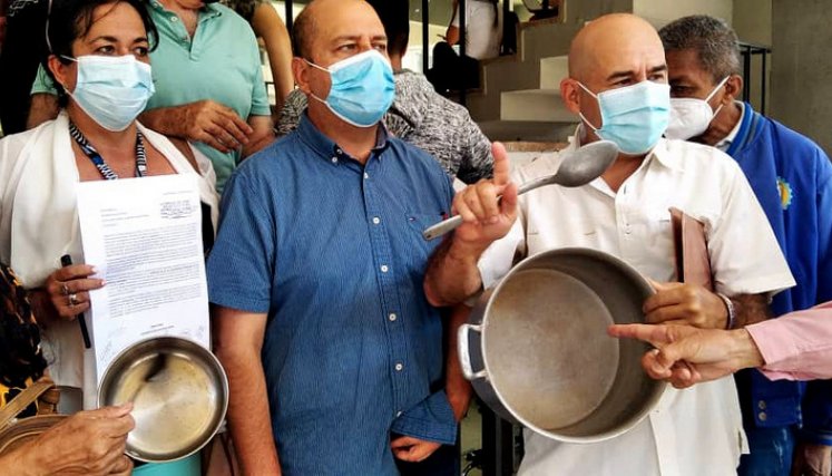 Maestros reclaman sus derechos