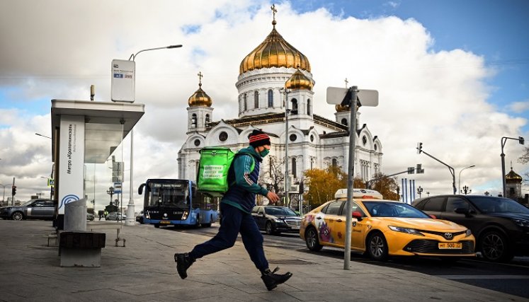 Rusia registró oficialmente 1.015 muertes por coronavirus el 19 de octubre. /AFP