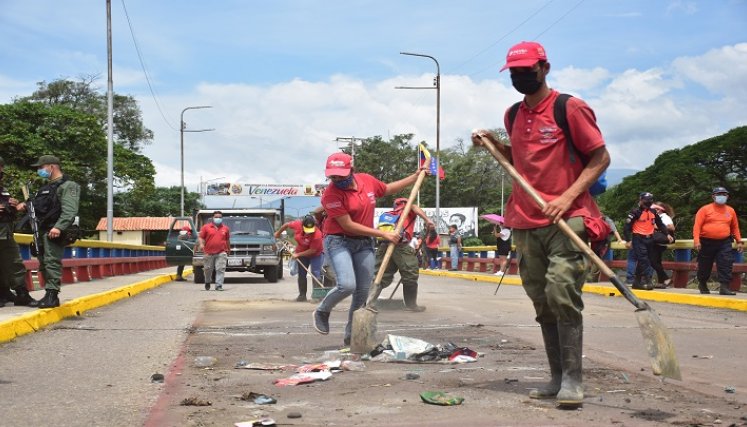 Por ahora, las autoridades venezolanas solo permiten el cruce de estudiantes y de pacientes con permisos médicos. /Foto: Pablo Castillo / La Opinión 